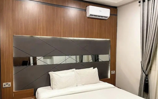 Strong Mark Apartments