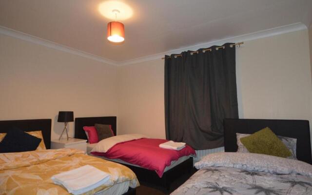 London Zone 2 Lovely 4 bedroom Apartment - 3 Trowbridge Road