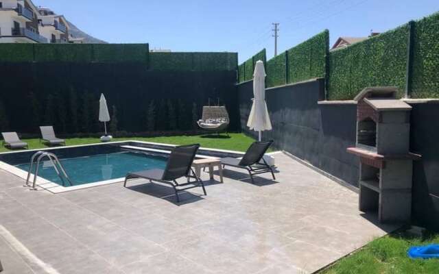 Stunning 4-bed Villa: Private Pool, Sauna & Hammam