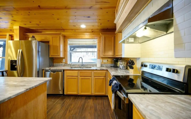 Outlaw Rose Cabin for 8!