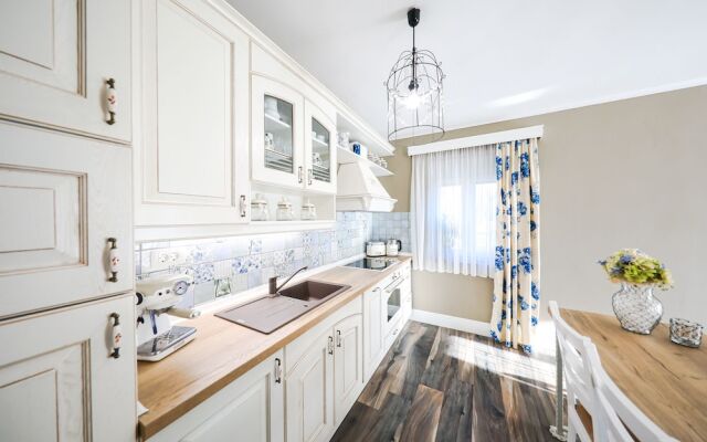 Villa Eleganza With Pool For 9 Guests , Zadar