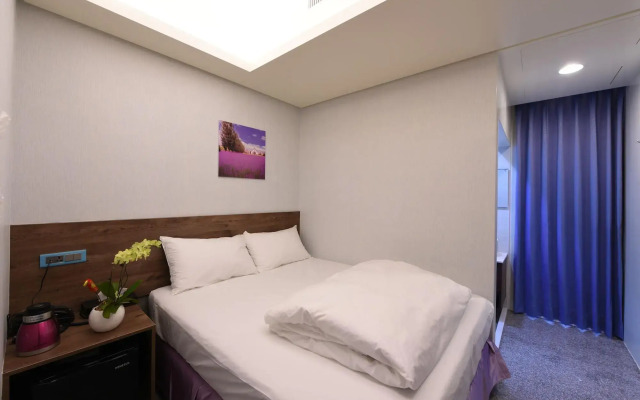 Hotel 99