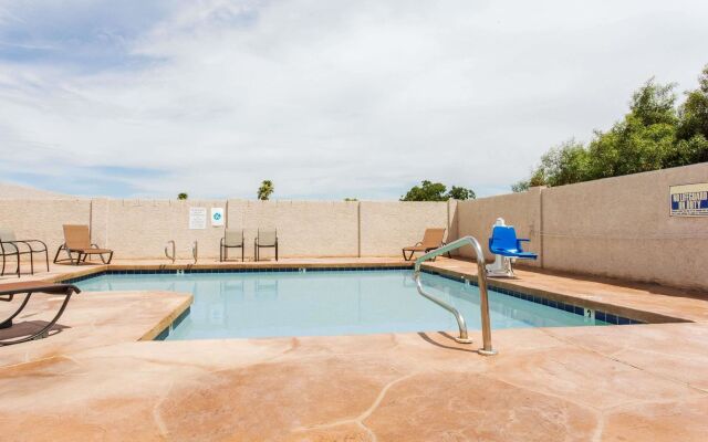 Days Inn by Wyndham Mesa East