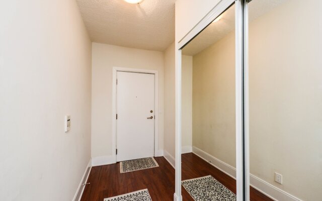 Sarkar Suites - 330 Burnhamthorpe Road