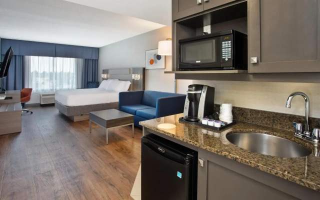 Holiday Inn Express & Suites Kingston Central by IHG