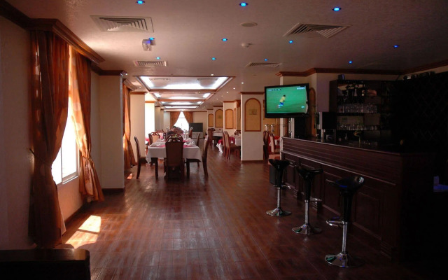 Hotel Golden Oasis