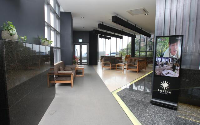 Luston Villa & Hotel