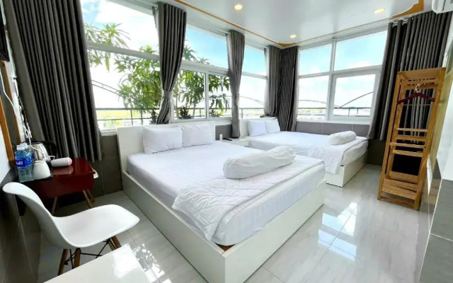 Van Nhi Hotel