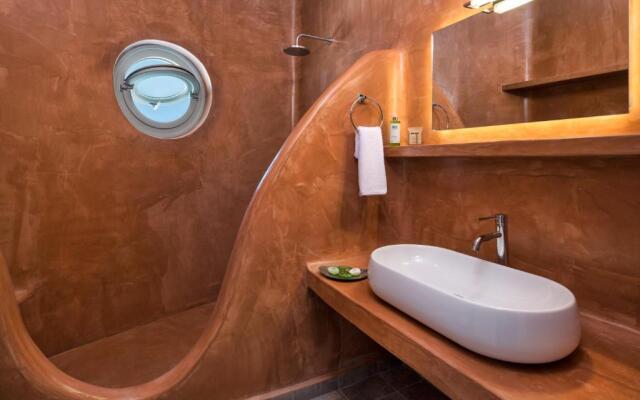 Theano Cave Suites & Villas