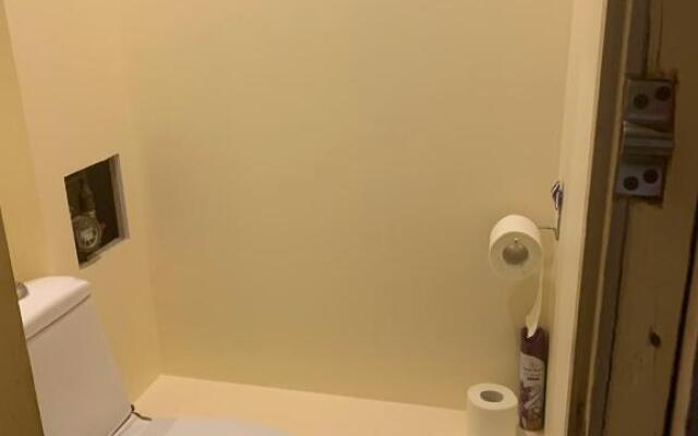 Cozy 1-bedroom apartment in the city centre.