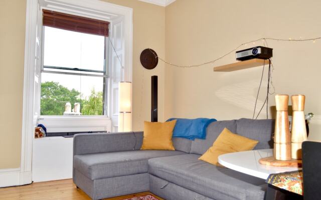 Homely 2 Bedroom Flat Next To Botanical Gardens