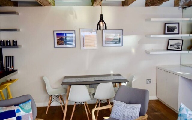 Modern 2 Bedroom Townhouse in Green Point