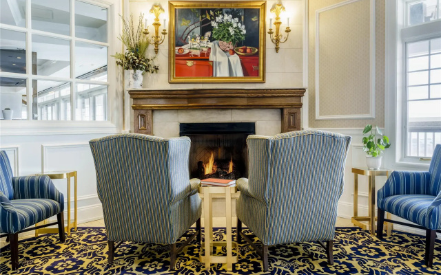 Madison Beach Hotel, Curio Collection by Hilton