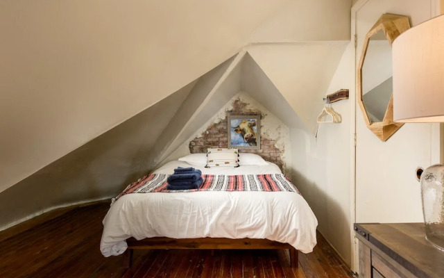 Center of Highlands! Spacious Bardstown loft!