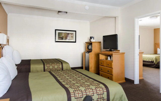 Anaheim Islander Inn and Suites