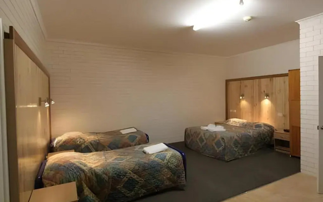 Lazy River Motor Inn