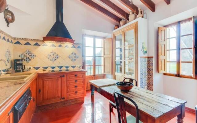 Villa in Consell With Private Pool, air Conditioning and Wifi