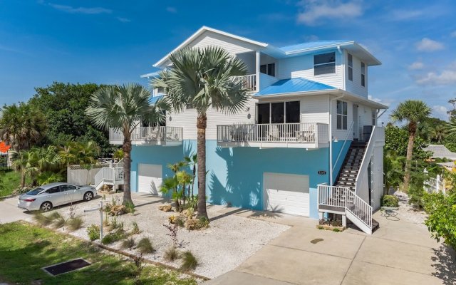 Sunset Views + Steps From The Beach With Elevator 2 Bedroom Duplex by Redawning