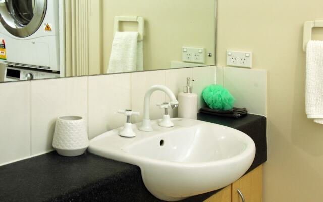 Adelaide Central Apartment - 3Br, 2Bath & Carpark