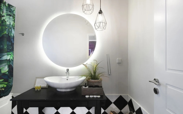 Athenian Apartment with Hot Tub