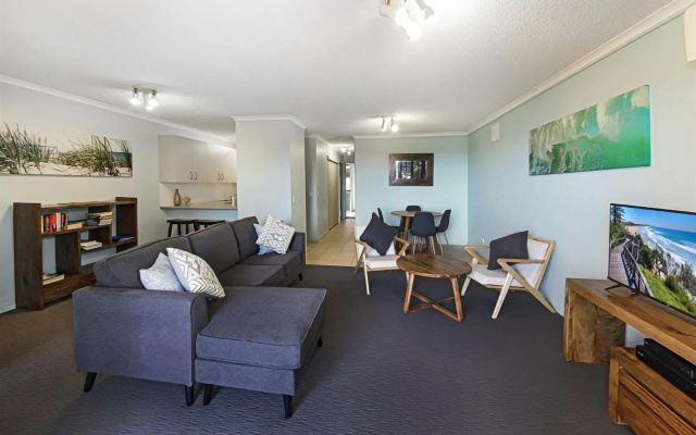 Unit 2, Biriny Lodge, 1686-1689 David Low Way Coolum Beach – Guest Rooms – Coolum Beach