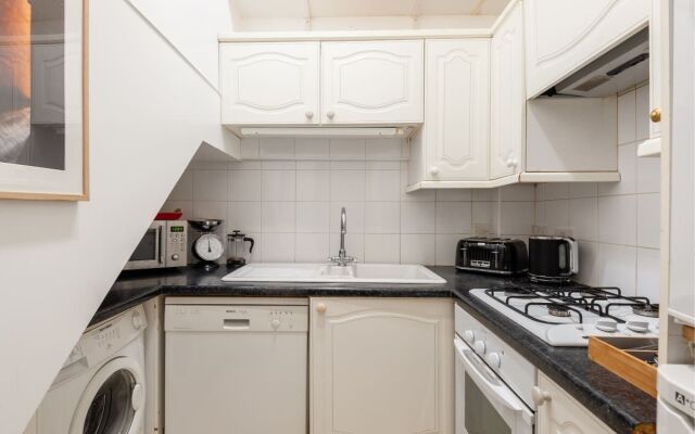 The South Kensington Mews - Lovely & Bright 5BDR Kensington Mews