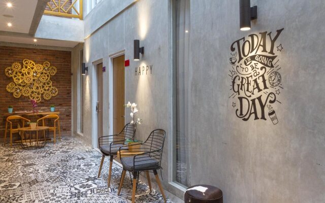 RedDoorz Premium @ The Batik Hotel Moh. Toha