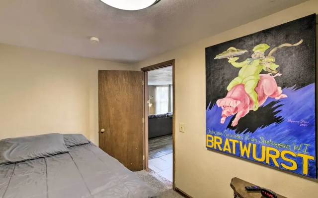 Dtwn Sheboygan Apt Above Local Bar!