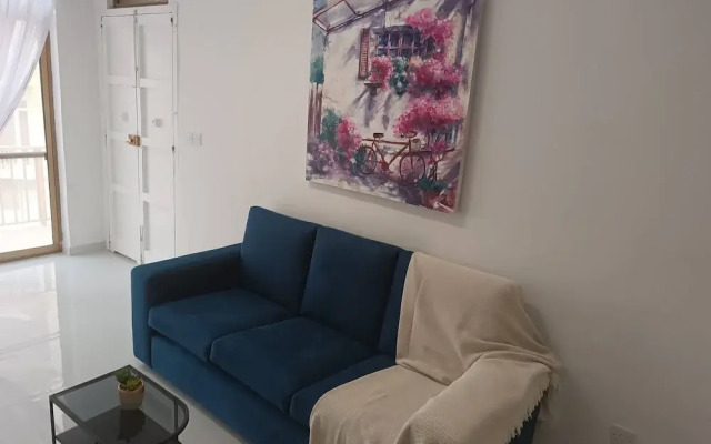 Seaside Stylish and Spacious 2-bedroom Apartment