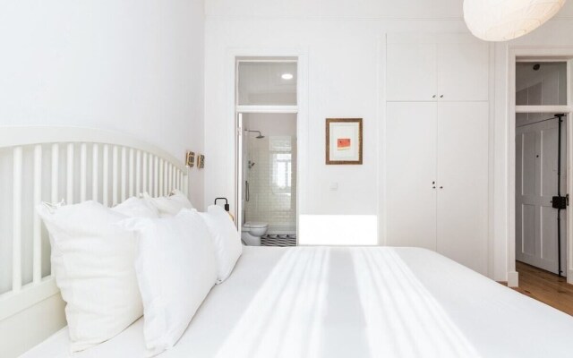 Gorgeous Apartment With Terrace in Belém