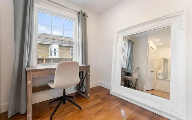 Spacious 2bdrm Home in Burlington