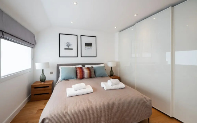Trendy Queens Park Home Close to Hampstead by Underthedoormat