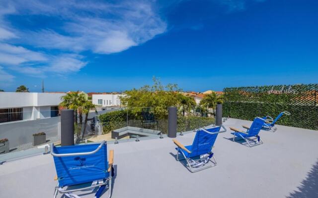 Unique Modern 4BR w Large Private Pool Mini Golf