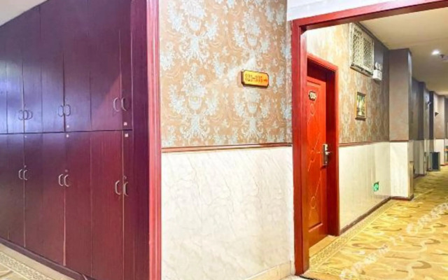 Jiangcheng Hotel (Chenjia Ping Subway Station)