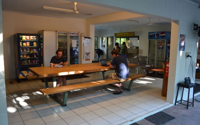 Frogshollow Backpackers
