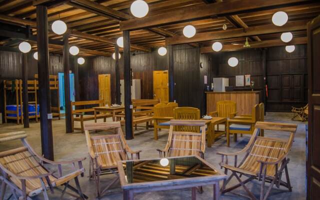 Hardwood Lodge - Hostel