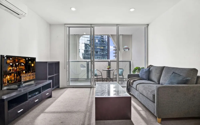 1BR Docklands Walk to Marvel Stadium + Balcony – Guest Rooms – Melbourne