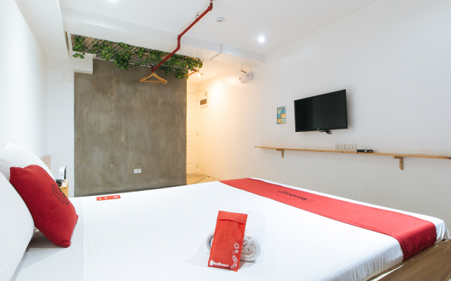 RedDoorz Plus @ Boni Avenue Mandaluyong
