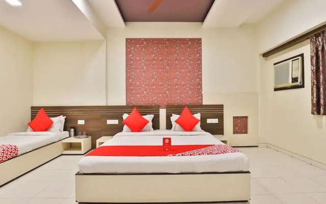 OYO 14235 Hotel Ostria