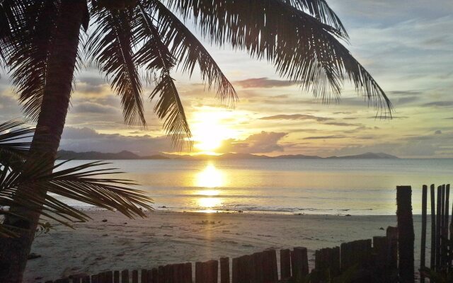 Foxy's Beach Resort