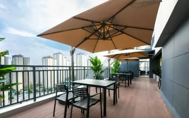 Fanman Meisu Hotel (Chengdu Qingbaijiang East Railway Station Wanda Plaza)