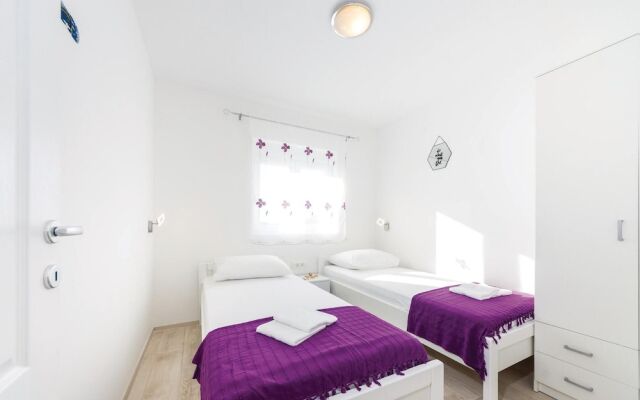Awesome Apartment in Maslenica With 2 Bedrooms and Wifi