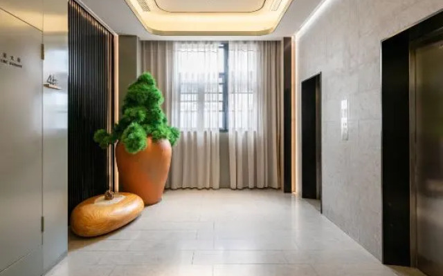 Sushi Light Luxury Hotel