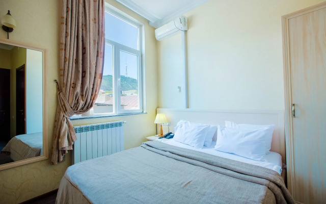 Hotel Sharden