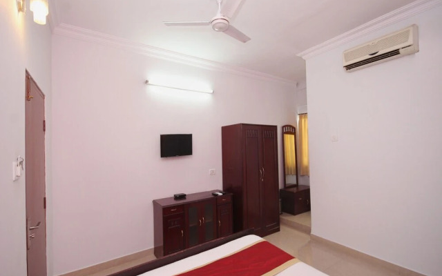 SR Legend Inn by OYO Rooms