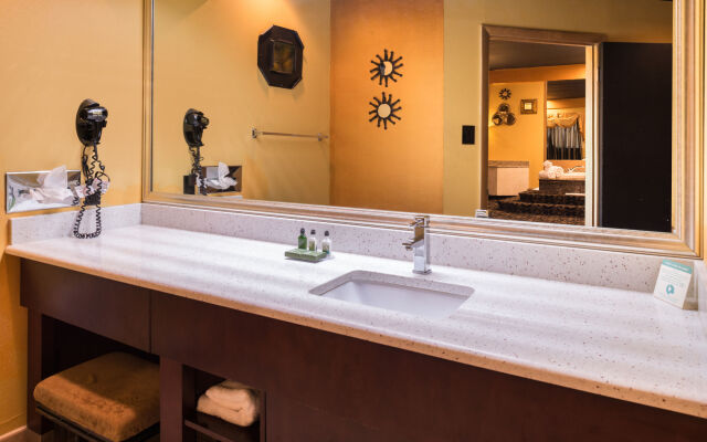 Inn of the Dove Romantic Suites with Jetted Tub & Fireplace