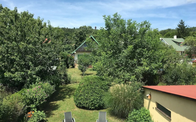 Mella Holiday House