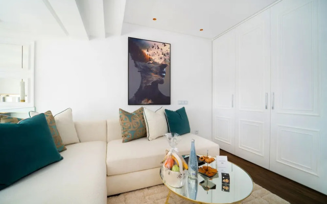 Petit Palace Suites Hotel