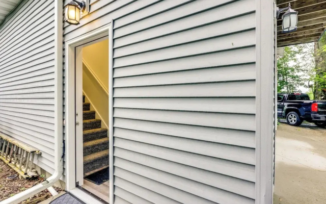 Sheboygan Getaway w/ Deck + On-site Lake Access!