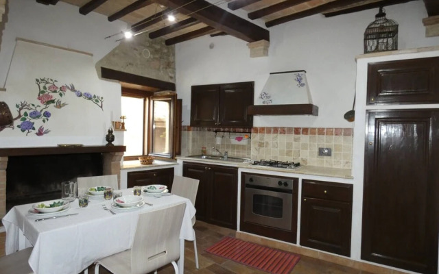 SCAPPO IN UMBRIA, Porta Leone